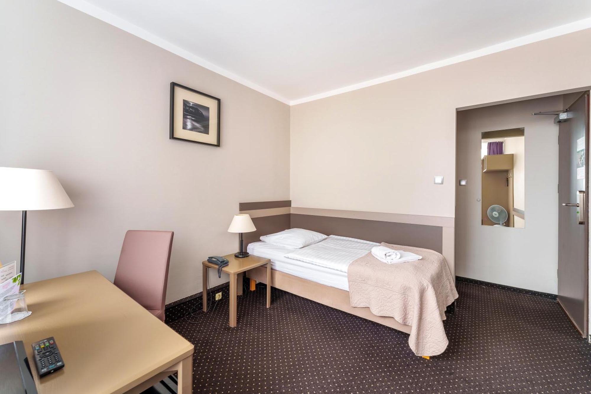 Hotel New Skanpol Колобжег Екстериор снимка